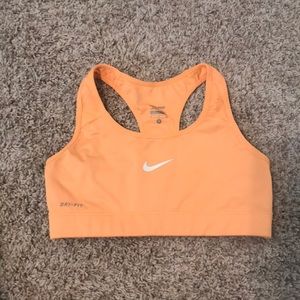 NIKE SPORTS BRA 🍊🍑
